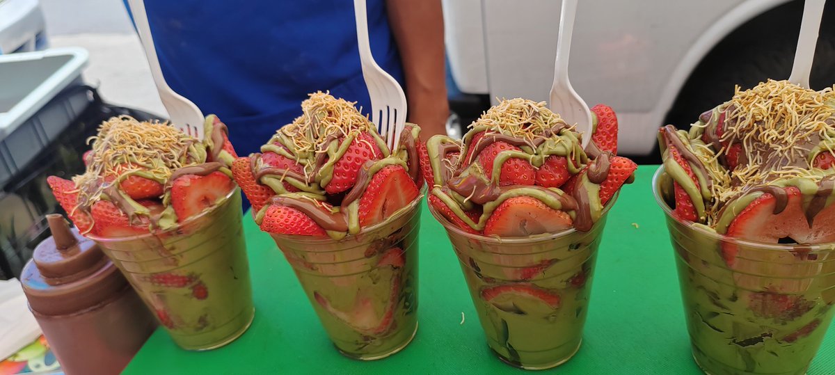 aswagalmal's tweet photo. #Dubai_chocolate flavored strawberries made it to #Hollywood walk of fame.
#LA #California #Dubai https://t.co/3mDXgHZJtF