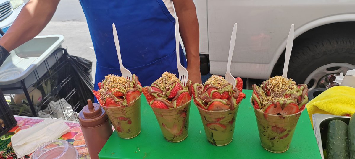 aswagalmal's tweet photo. #Dubai_chocolate flavored strawberries made it to #Hollywood walk of fame.
#LA #California #Dubai https://t.co/3mDXgHZJtF