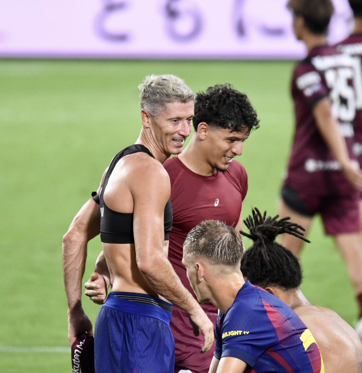 BarcaUniversal's tweet photo. Lewy! https://t.co/OcsDsT9SN6