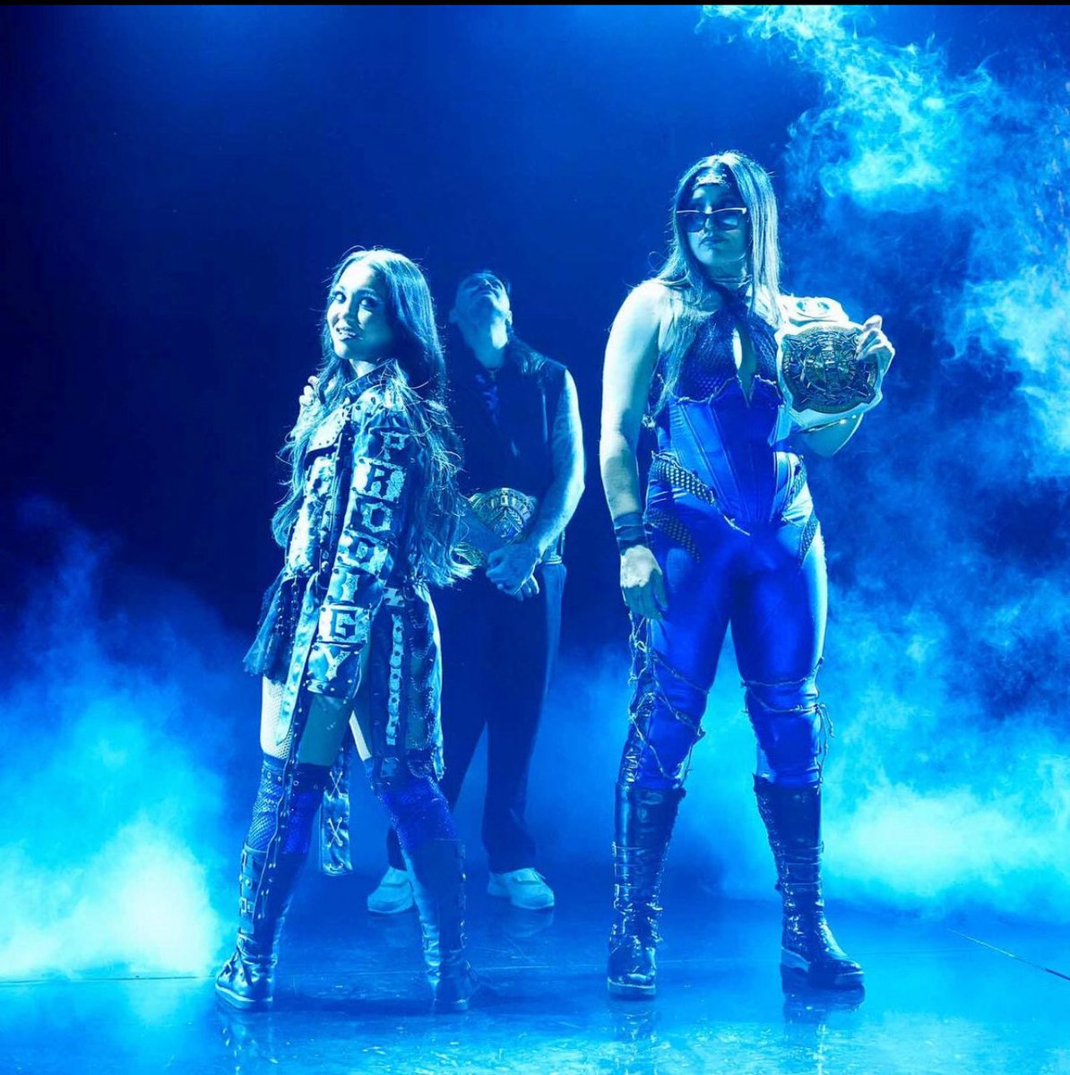 CDream_O's tweet image. Raquel and Rox got AURA 
#WWERAW