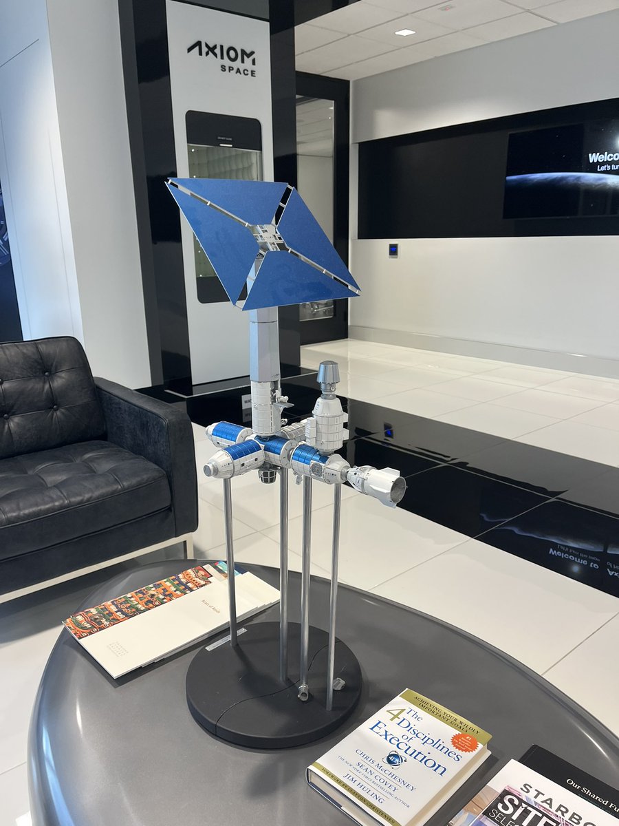 CheKathari82288's tweet image. Today I visited Axiom Space and noticed a copy of The 4 Disciplines of Execution in the reception area.
But I feel that displaying books that represent vision, imagination, and the future might be more aligned with the public image of a space company.
What do you think?