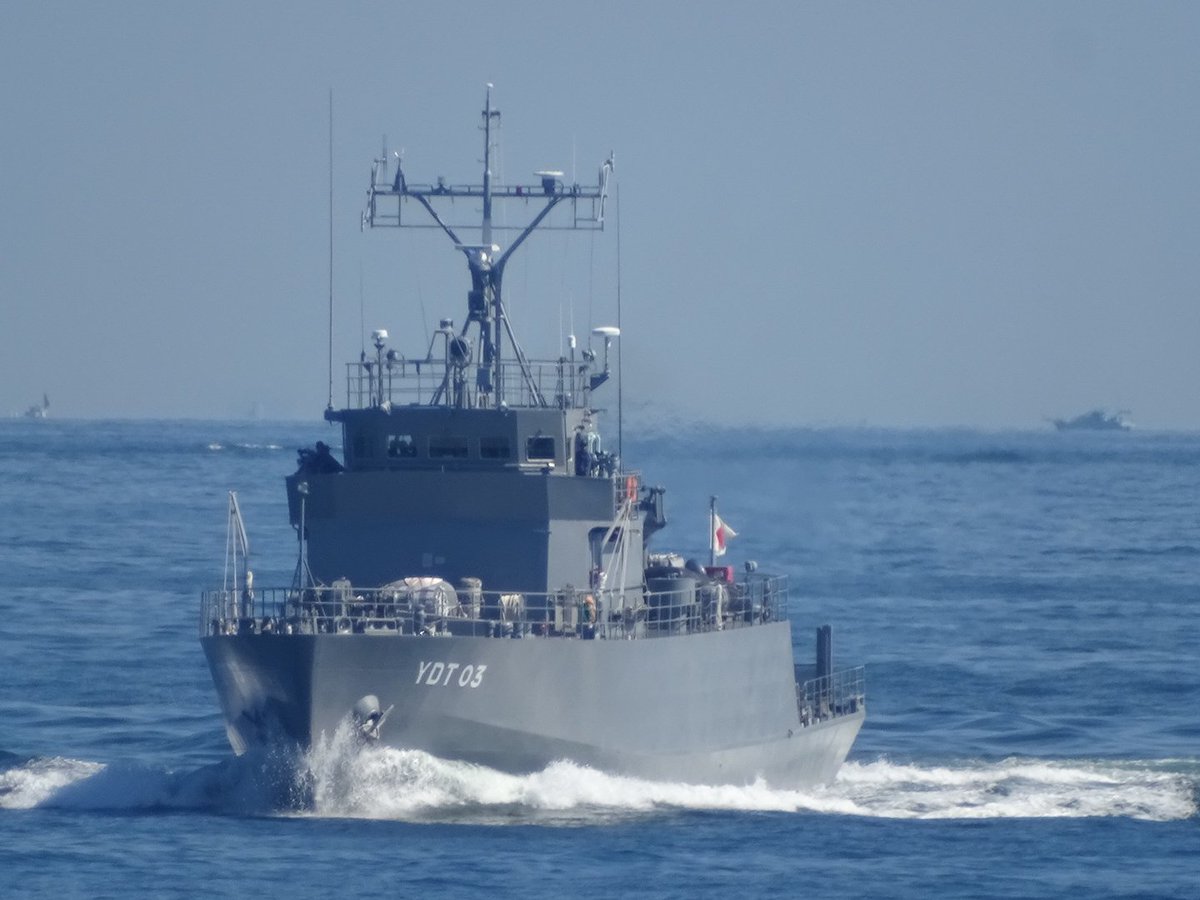 水中処分母船「YDT03」が浦賀水道を南下していきました。早朝からの訓練ご苦労さまです。