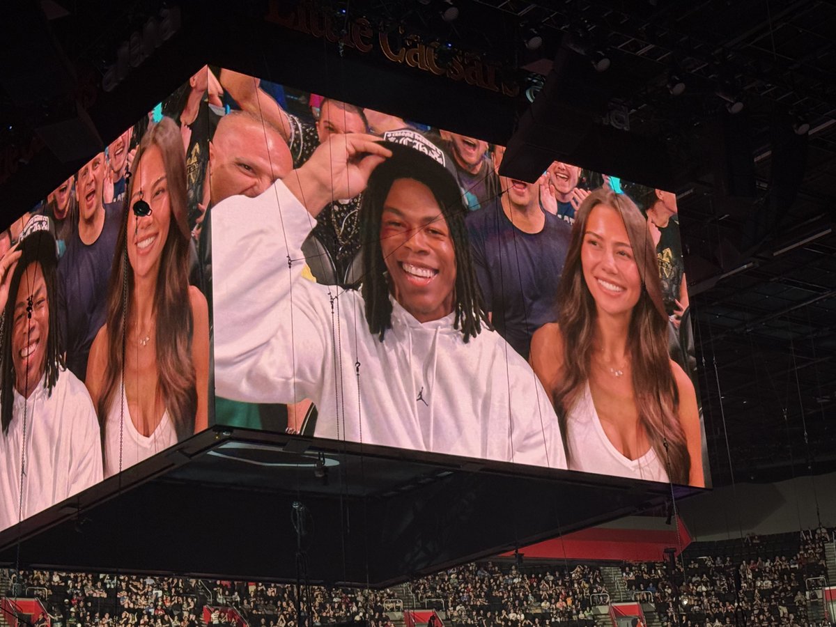 #Lions RB Jahmyr Gibbs is in attendance for WWE Monday Night Raw at Little Caesars Arena.