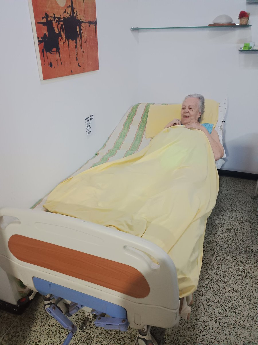 #URGENTE Se necesita apoyo para comprarle pañales y alimentos a la Sra María. El bulto de pañales sale en 50$ (casi 6000 Bs). Si alguien tiene pañales en donación y son de Caracas, yo los puedo buscar.
Cualquier ayuda es importante.
Favor difundir 🙏
<a href="/JMilei/">Javier Milei</a>
#Ayuda
#CasoSocial