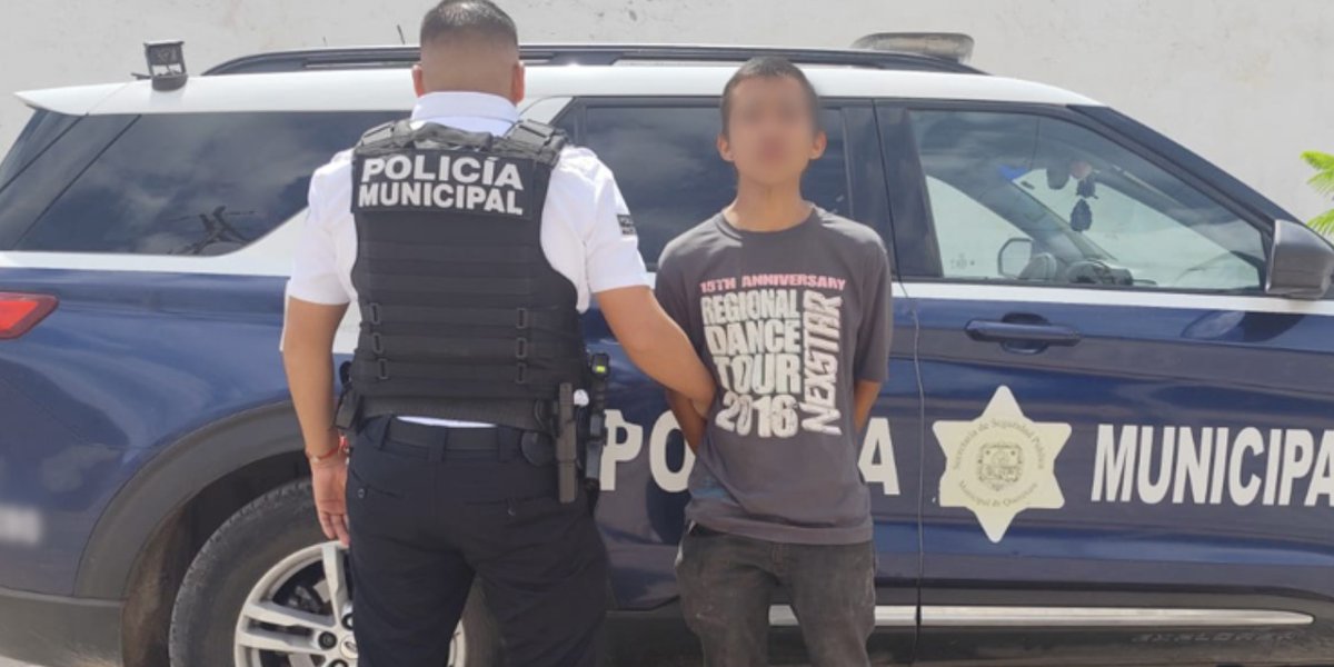 ADNQro's tweet image. 💡 #Seguridad Arrestan a sujeto apodado “El Enano” en El Salitre, quien es acusado por robo de lámparas

El afectado abordó a los policías municipales para denunciar al hombre, el cual fue arrestado luego de su búsqueda en los alrededores

👉 adninformativo.mx/arrestan-a-suj…