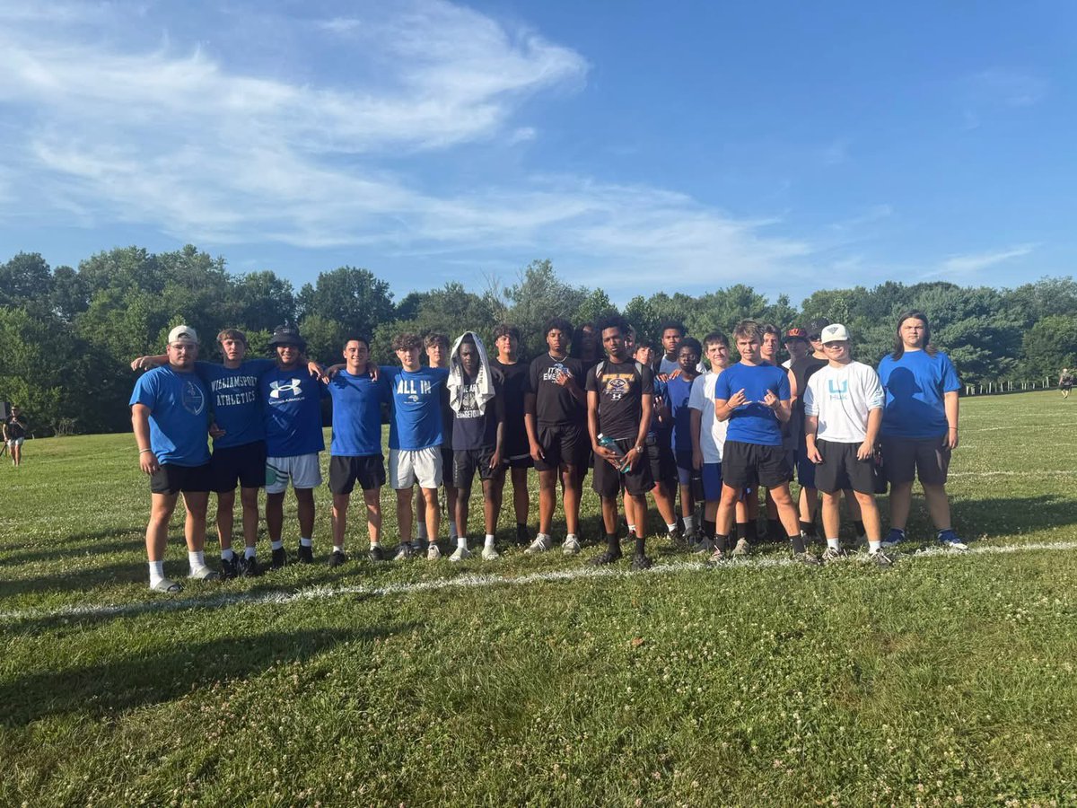 XavierBowie0's tweet image. Great first day camp with the team helping the little league out. @WilliamsportFB