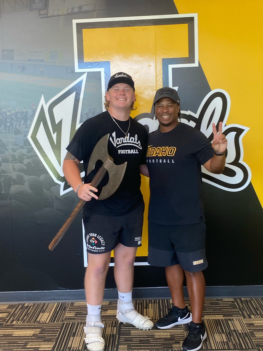 jonesysean58's tweet image. Blessed to have earned O-Line MVP at the @VandalFootball prospect camp today in the Scow! Thankful for the opportunity to compete and get coached up by @CoachEndsley77
@CoachTFord @MattLinehan_10
#VsUp✌️@PantherMead @Pro_Vision_Acad @PNWSports_ @PrepRedzoneWA @EvansRankings…