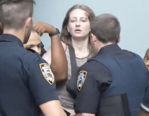 This dumb white free Palestine bitch learned a lesson today.

shit her fucking pants.

welcome to the non cosplay world sweetheart.