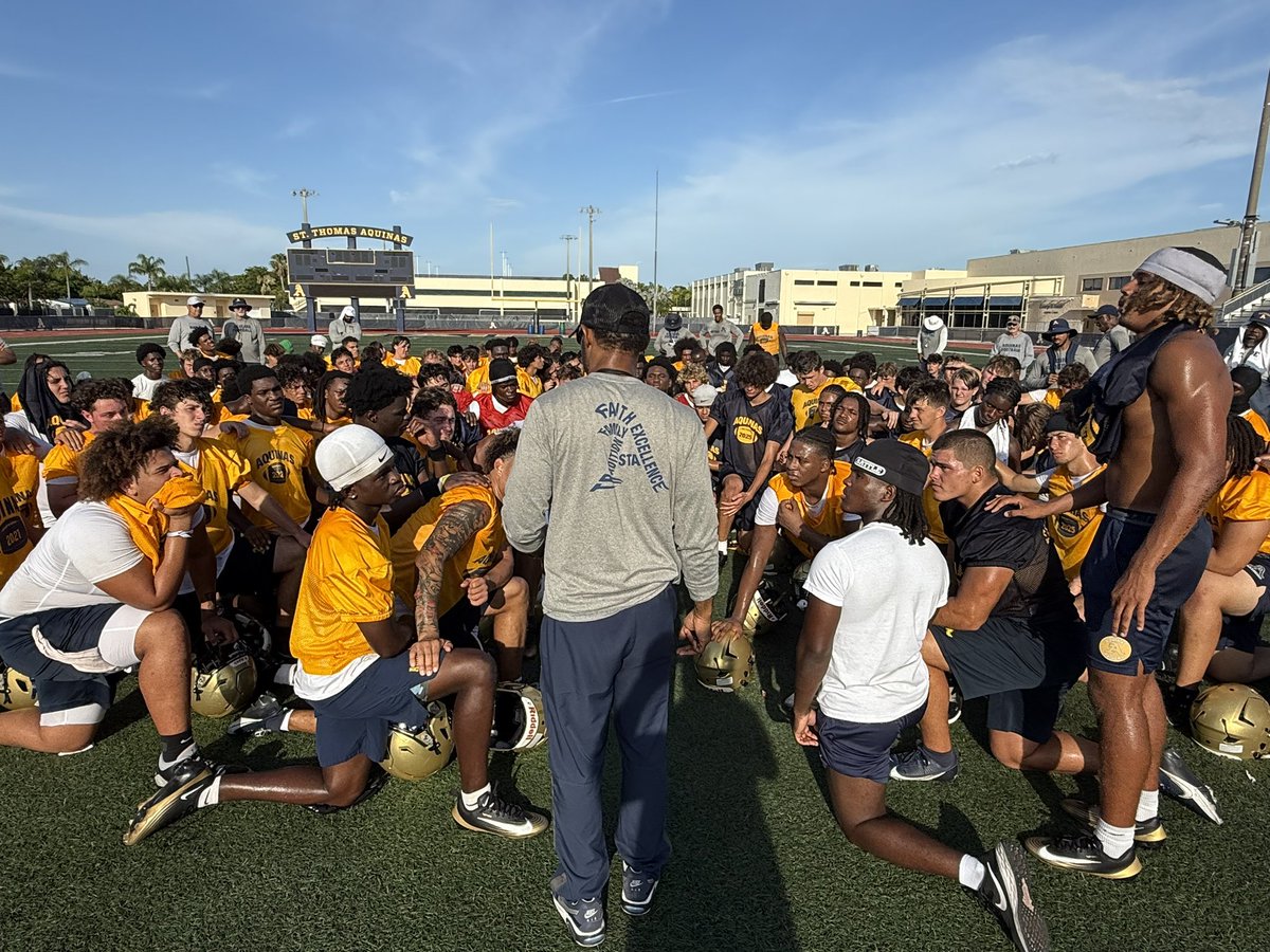 Aquinas Football (@sta_football) on Twitter photo 🔹CHAMPIONS 4 CHRIST🔹
The epitome of positivity!
5 HEALTHY HABITS
1. Hibernate
2. Hygiene
3. Hydrate
4. Hunger
5. Humble
#VictoryStory
#FFTE
#YouGoWeGo
<a href="/CoachHarriott/">Roger Harriott</a> 🔹CHAMPIONS 4 CHRIST🔹
The epitome of positivity!
5 HEALTHY HABITS
1. Hibernate
2. Hygiene
3. Hydrate
4. Hunger
5. Humble
#VictoryStory
#FFTE
#YouGoWeGo
<a href="/CoachHarriott/">Roger Harriott</a>