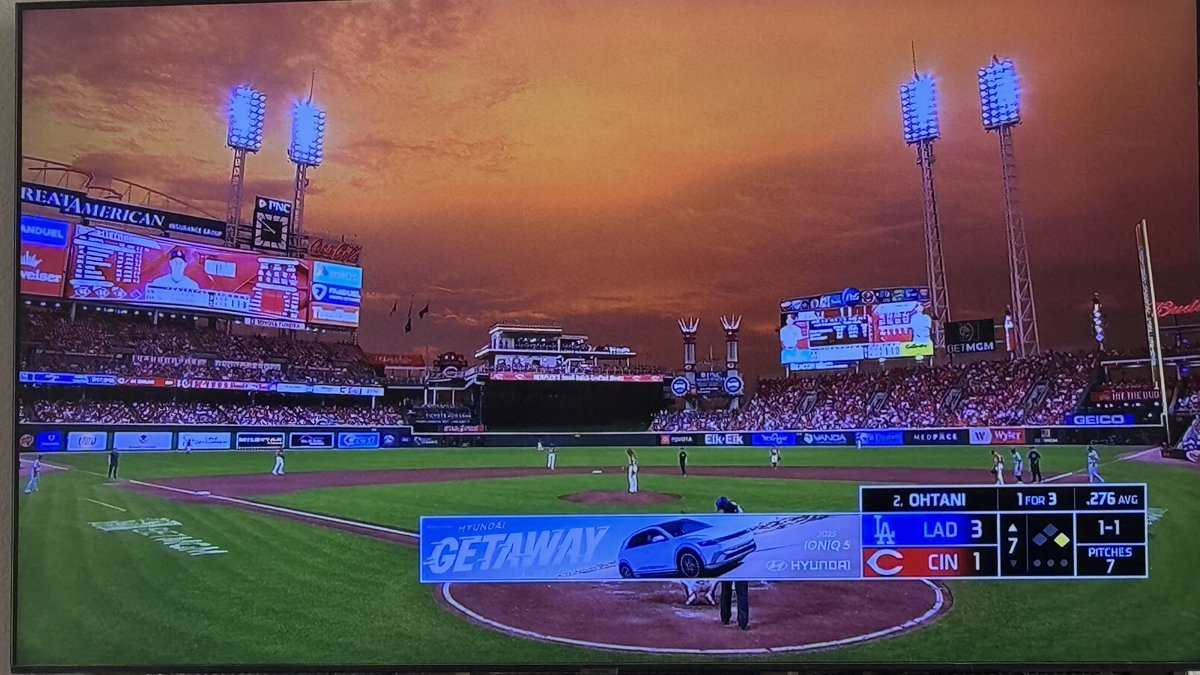 mericombs12's tweet image. Yβall - that sky in Cincinnati π