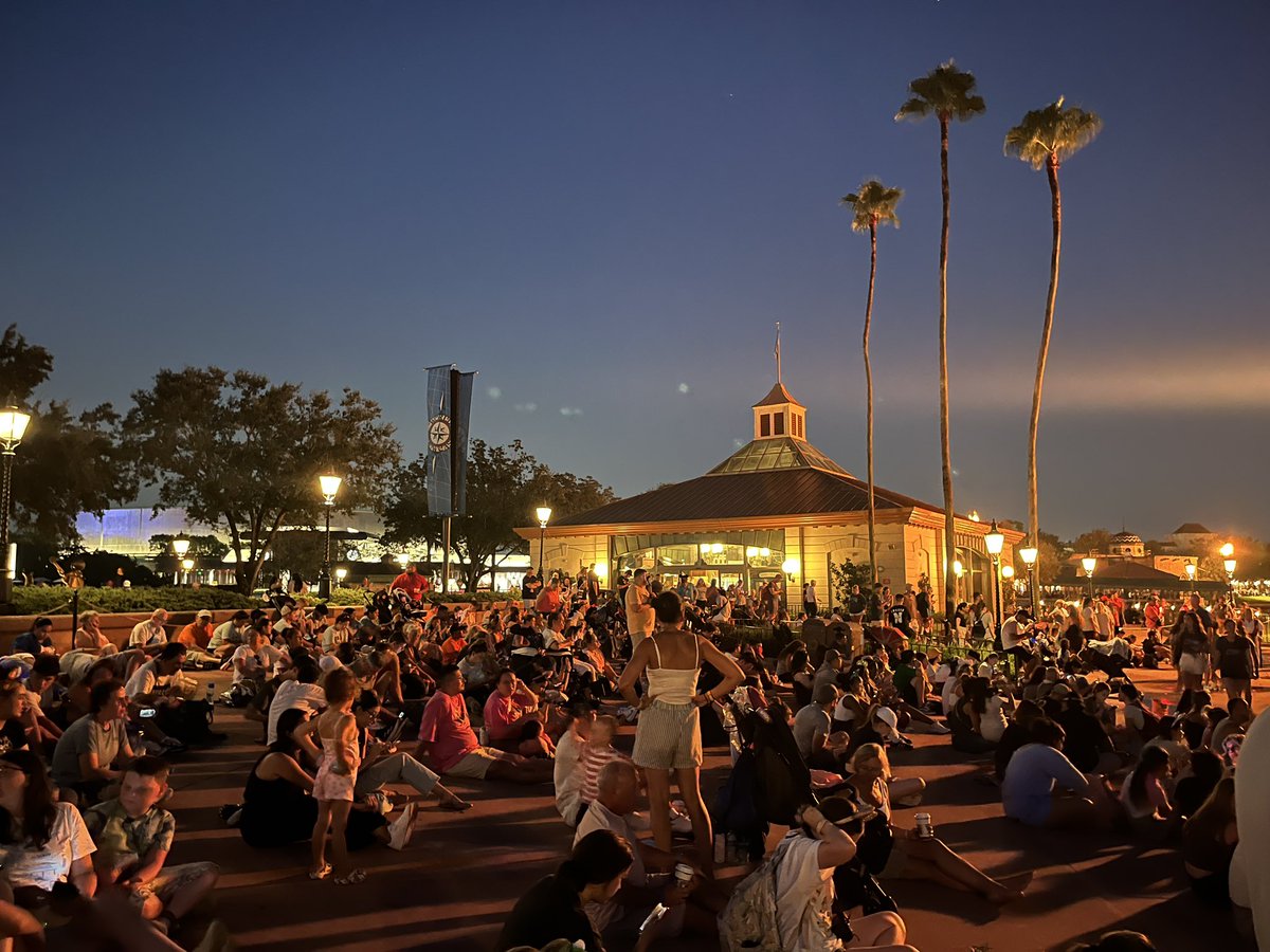 disneytipsguy's tweet image. Luminous (or whatever it&apos;s called) ready!