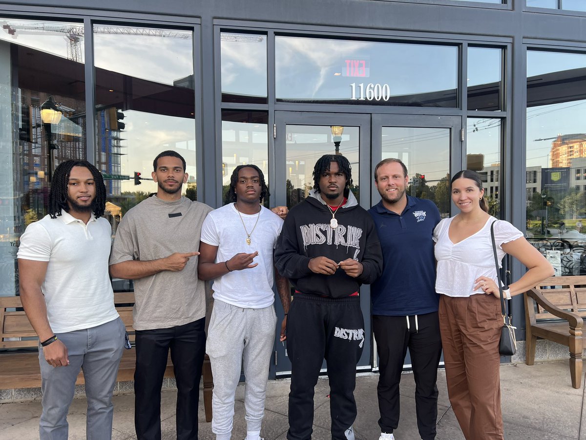 Had a great pre-camp QB dinner! Love this group and ready to get after it! <a href="/JaShawn_721/">Jashawn Scroggins</a> <a href="/D1_riq/">Tyriq Starks8️⃣</a> <a href="/SeanM1tch/">Sean Mitchell</a> <a href="/TerrellRussell3/">Terrell “TJ” Russell Jr.</a> <a href="/mariavasquez110/">Maria Vasquez</a>