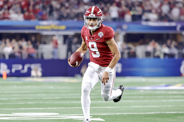 RotoBaller's tweet image. 🎮 QBs & TEs Set to Post Video Game Numbers -- Training Camp Depth-Chart Battles -- NFC Bold Predictions -- Sneaky Busts to Avoid -- Latest Rankings - mailchi.mp/rotoballer/new…