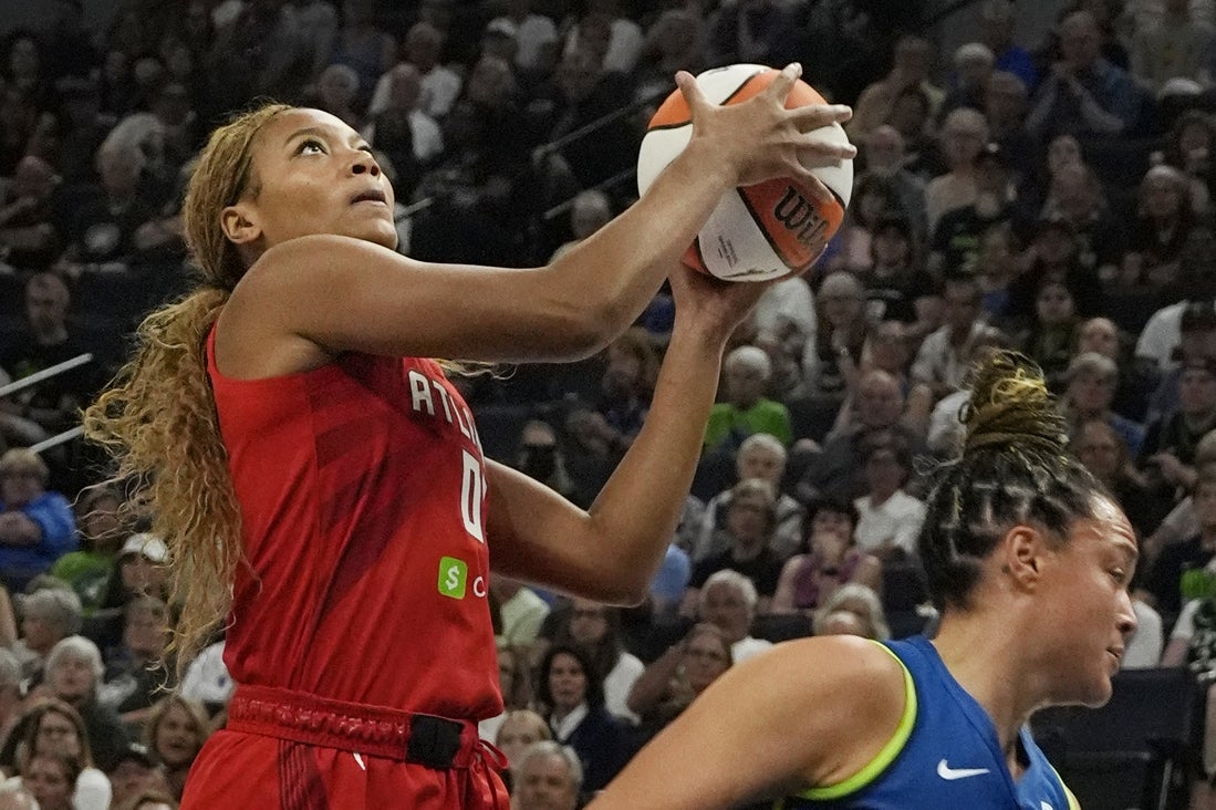 Deva1785512's tweet photo. Dream hand Lynx first home loss of season https://t.co/dnJvfuqgWF https://t.co/yzZu8bYNlJ