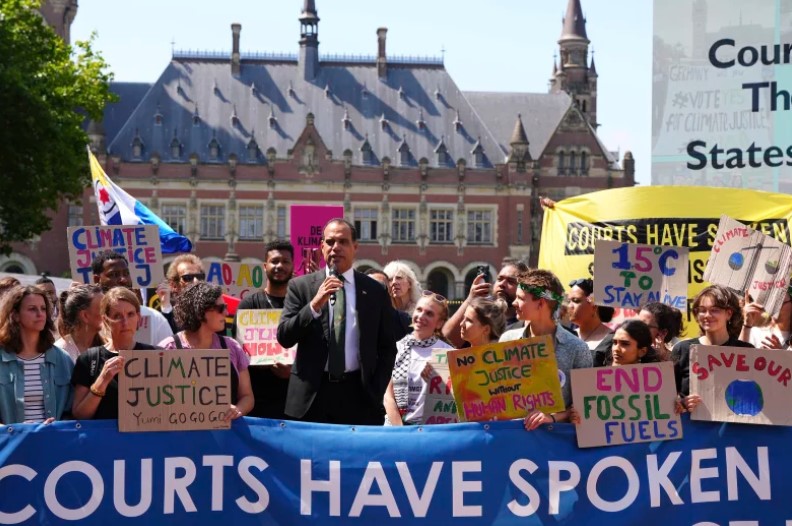 globalcmrpt's tweet image. Nations must act on climate change or could be held responsible, top U.N. court rules ow.ly/jaQX50WvOoj @americaisallin @Mayors4Climate @c40cities 

@CIJ_ICJ Obligations of States in respect of Climate Change ow.ly/LE8e50WvOoi @USClimate @ClimateMayors @UNFCCC