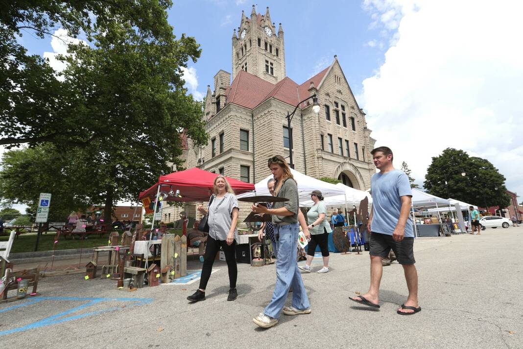 GreenfieldDR's tweet image. Festive vibes: Steamy Saturday brings out vendors, shoppers at festival fundraiser for Mental Health Partners dlvr.it/TM9Kj2