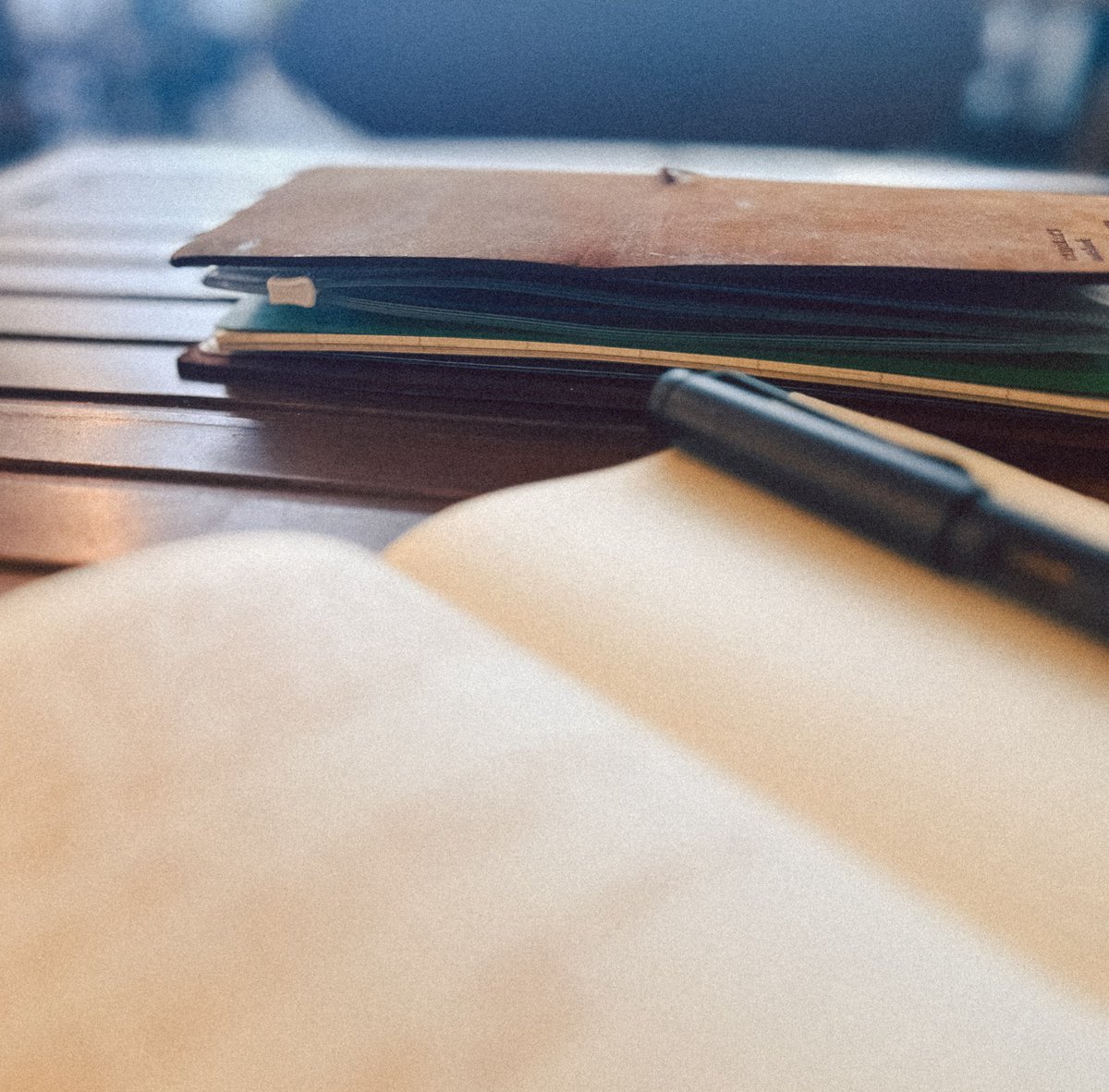 opus_cula's tweet image. Sneaking in my morning pages, soaking up some quiet time with my notebook while waiting for my daughter’s school to finish. Then it’s back to the paints—ssstt, I’m in the middle of a commissioned piece! ✨
Sending a warm GM from here! 🌞☕️