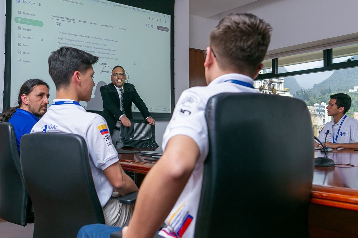 Colombia tiene talento y hoy lo demuestran 4 jóvenes que representarán al país en la Olimpiada Internacional de Inteligencia Artificial (#IOAI2025) en Beijing 🇨🇳.

¡Orgullo nacional y ejemplo del poder transformador de la tecnología en manos jóvenes!