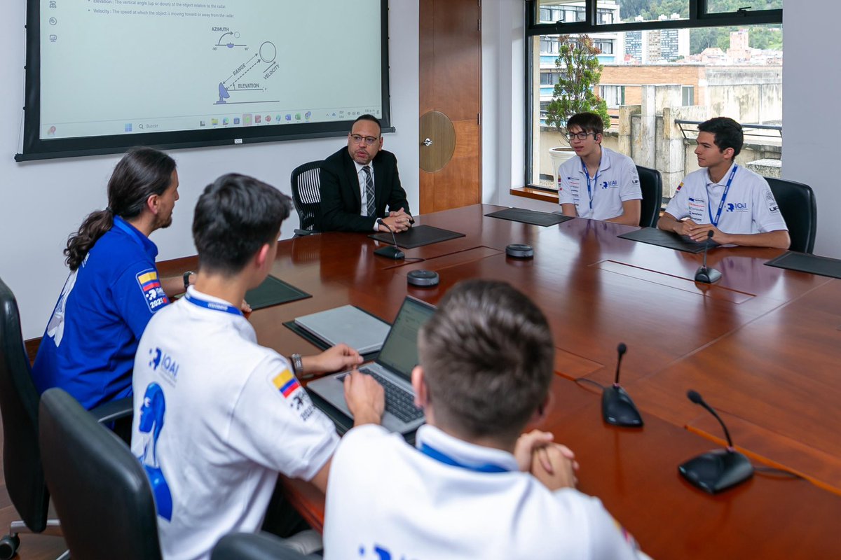 JulianRMolinaG's tweet photo. Colombia tiene talento y hoy lo demuestran 4 jóvenes que representarán al país en la Olimpiada Internacional de Inteligencia Artificial (#IOAI2025) en Beijing 🇨🇳.

¡Orgullo nacional y ejemplo del poder transformador de la tecnología en manos jóvenes! https://t.co/qg68aq9RNJ
