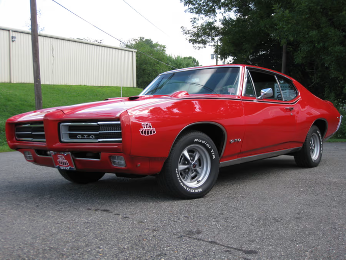 Lfunguscal's tweet image. Remember American Muscle Cars ? Now a Toyota Camry Hybrid may be faster. Times change.