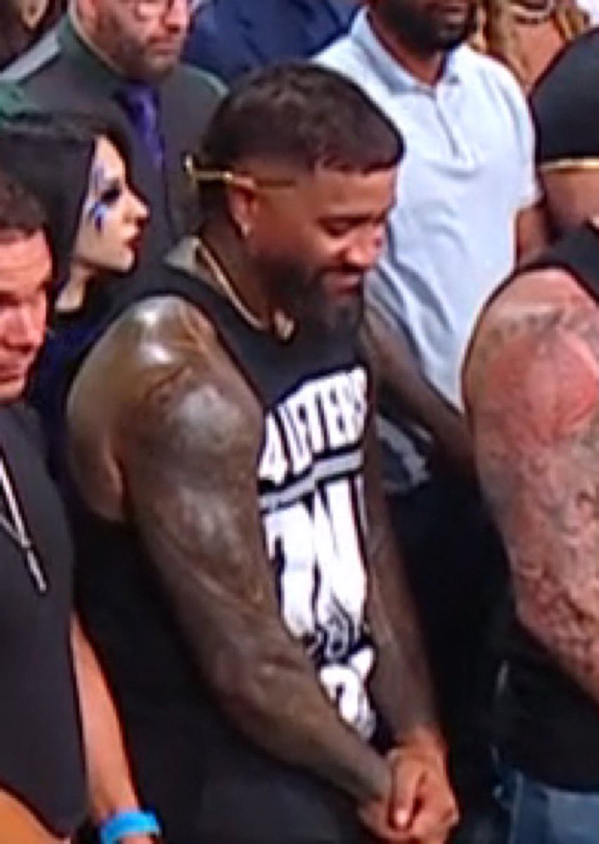 uceyrollinsx's tweet image. Jey really is a walking meme always shows up when itβs the absolute worst timeππ
#WWERaw