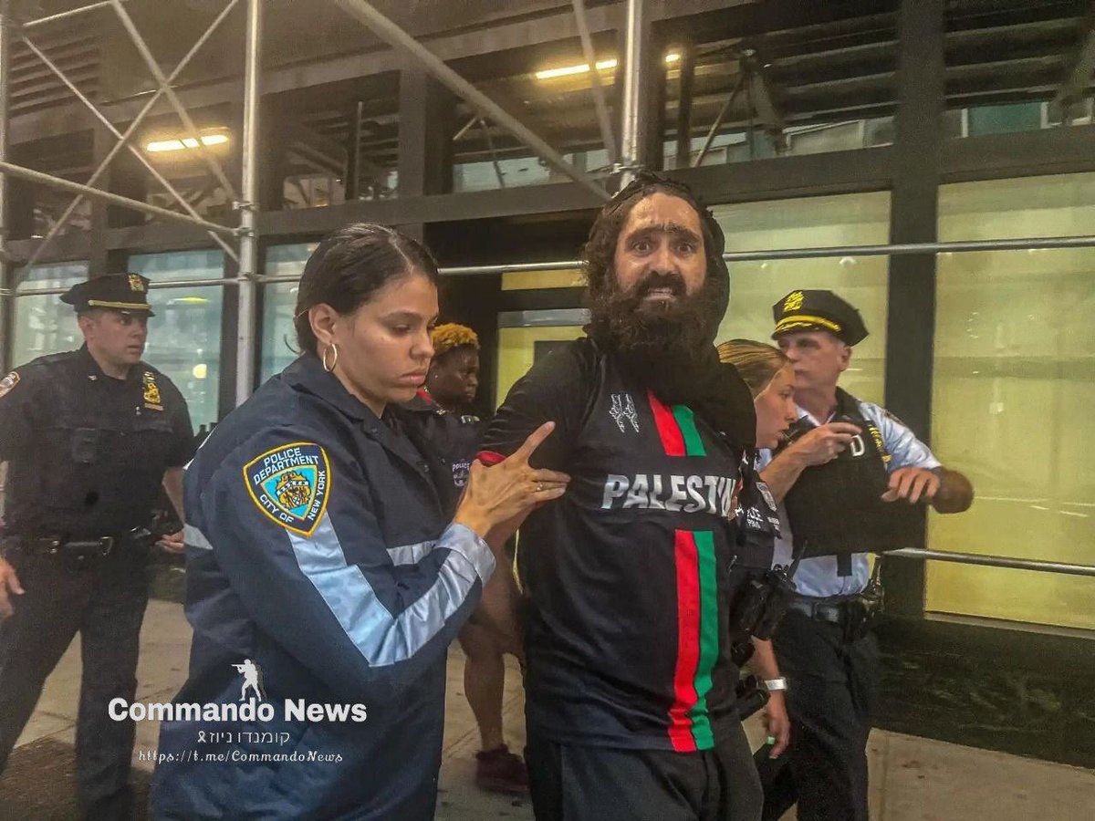 elly_bar's tweet image. Free Free Palestine
Eyewitness during the #Manhattan shooting since she heard the shooter screaming free, free Palestine before he started to shoot
Shortly after a man and a woman were arrested, chanting the same thing
The police is checking if there is a connection between…