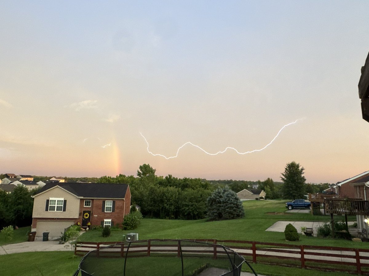 tyski's tweet image. #kywx putting on a show tonight in Independence, KY.