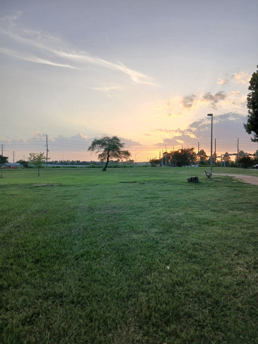 ChloeChloeChl19's tweet image. The sunset is gorgeous tonight