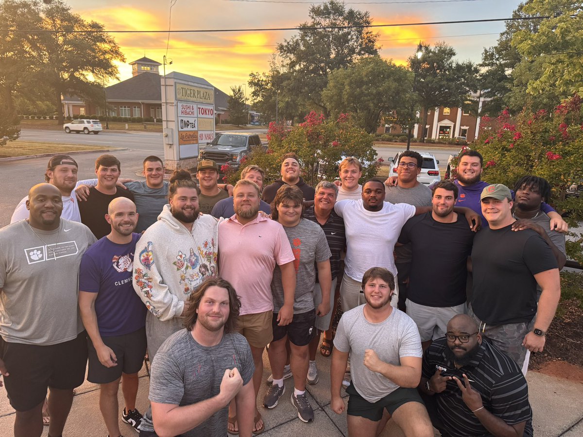 Great night with the OLine!! Special Group of young men. Excited about the start of a new season!! Go Tigers! 🐅 #ALLIN