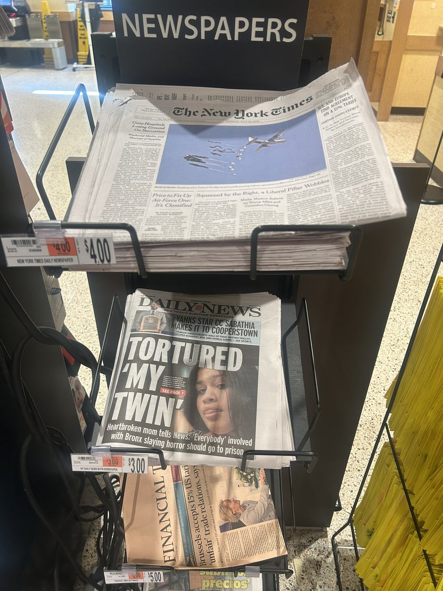 CapeFloy's tweet image. Who are you stalking now?
And, if it’s for work, I guess that’s ok. 
#musicalguest #deportFloy