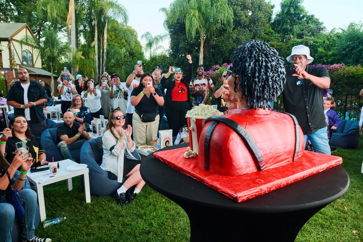 Come celebrate Michael’s birthday with us at Hayvenhurst at our last King of Popcorn Movie Night Series 🎂

Grab your tickets now - click the link below! 

🎟️: heallosangelesfdn.givingfuel.com/2025-king-of-p…