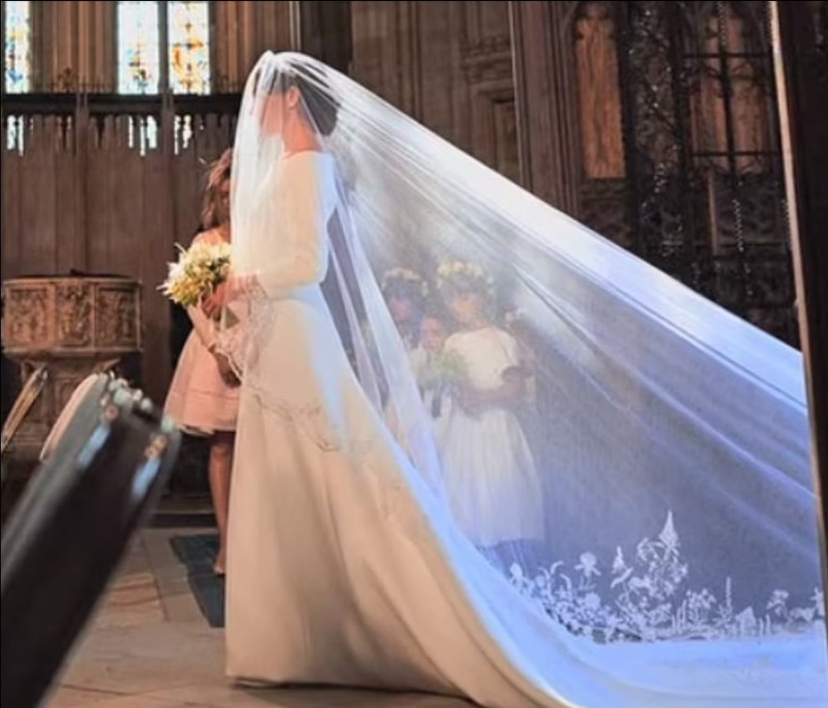 EAPoeEstNe19jan's tweet photo. #PrincessDiana #29July1981
#44thWeddingAnniversary
My God! Imagine signing your marriage licence & death warrant on the same day!
We had your light for SIXTEEN short years. #PrinceHarry is your ONLY true legacy. He’s carrying your torch. @PeacefulUntree @Babca123 @yourthickbigsis https://t.co/y5Z0A8C3bc