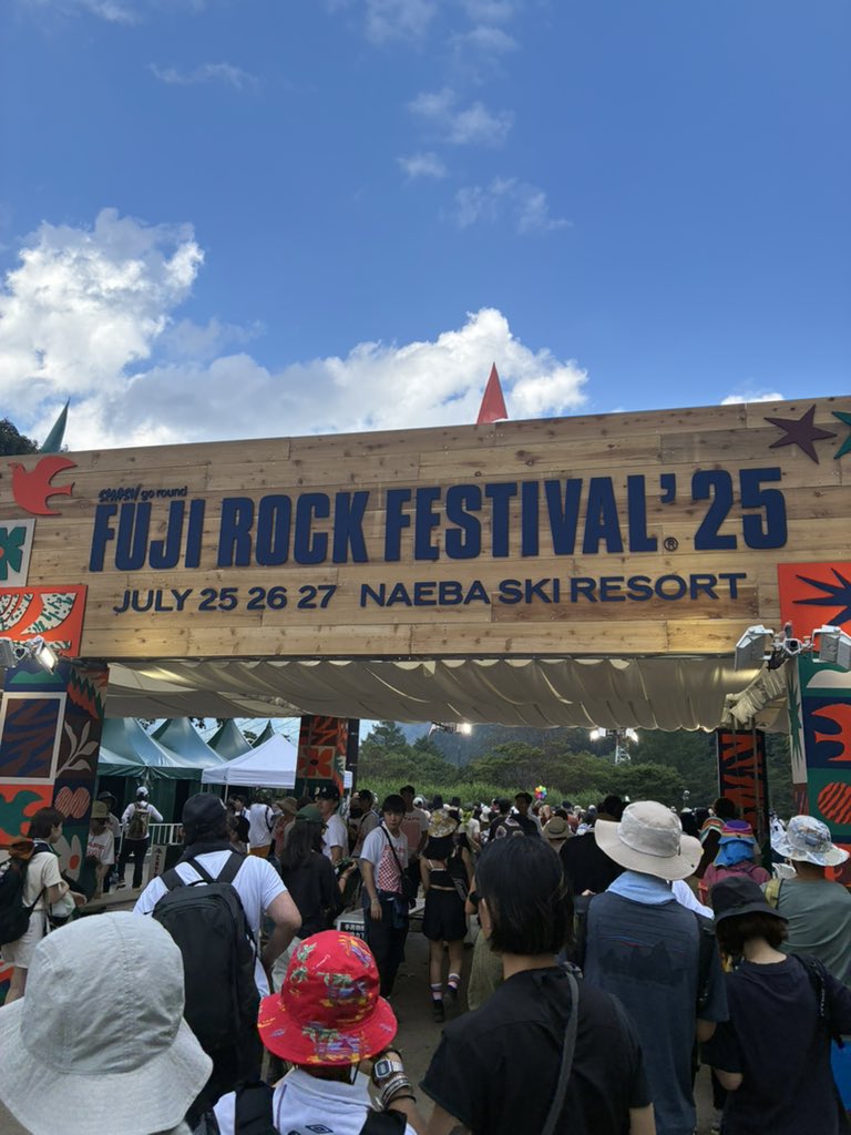 PepGenerous's tweet photo. 今年もフジロック最高でした
Suchmos、ヤマタツ、Vulfpeckがベストです
来年の希望はTame Impala, Khruangbin, OGRE YOU ASSHOLE, cero, Fishmans, Cornelius（深夜）でお願いします https://t.co/ynfQ7MWswS
