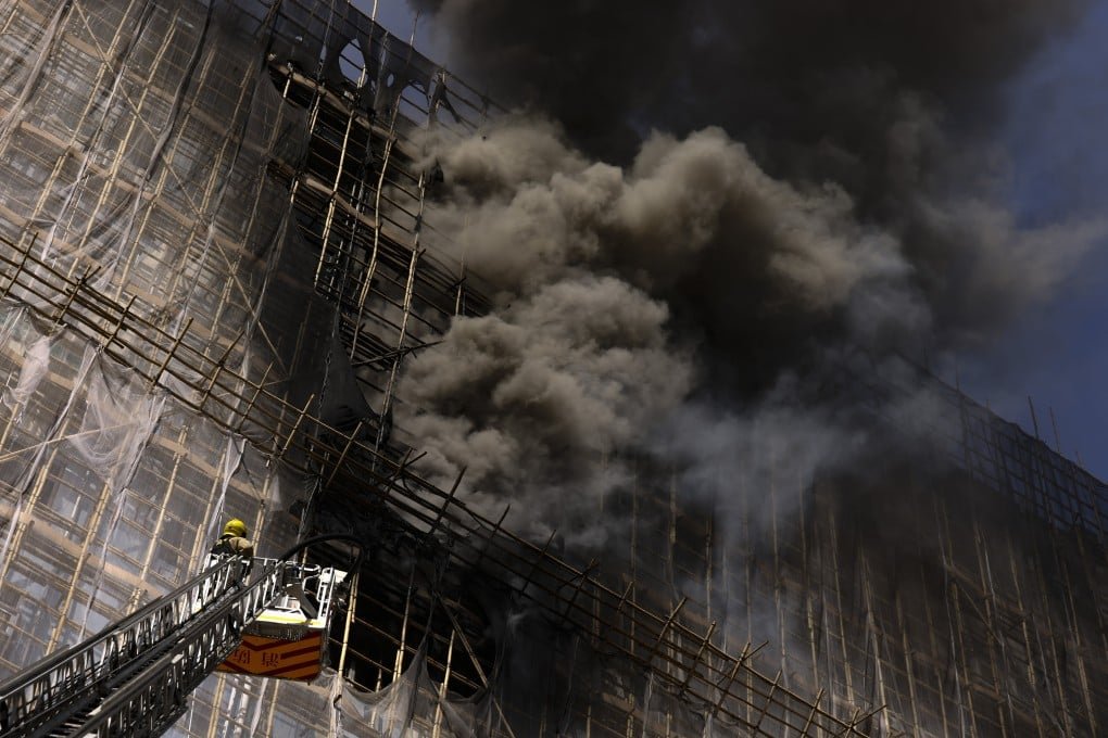ApexJones22's tweet image. This building is LeBron&apos;s career on steroid allegations.

Bronsexuals be like &quot;bro I don&apos;t see any fire, that smoke could be from anywhere.. you have no proof&quot;