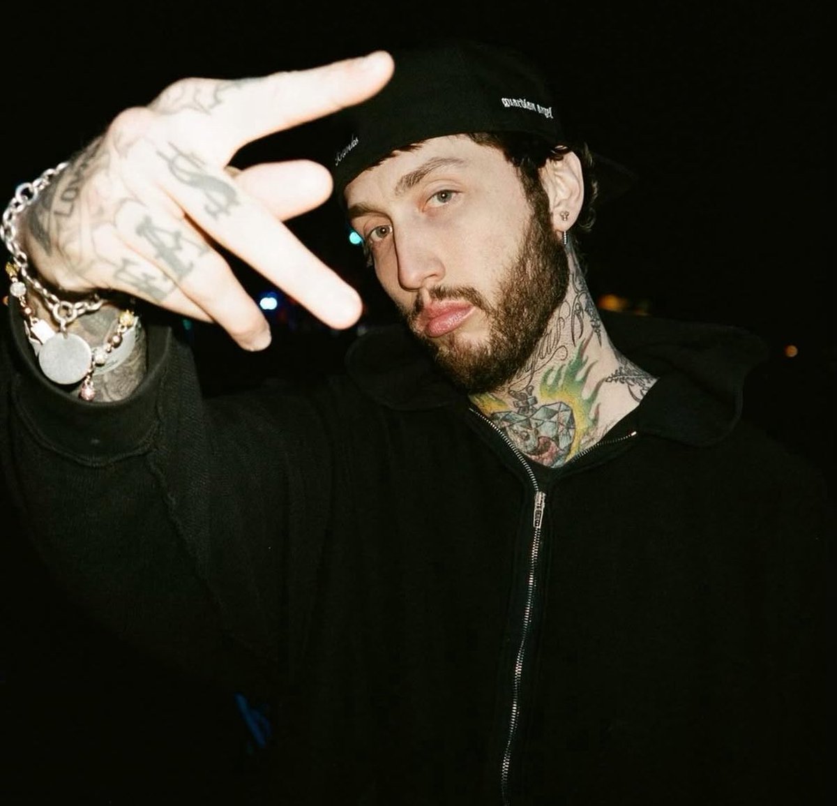 scubaryan_'s tweet image. FaZe Banks reveals that people are paying social media blogs $40-50k to create a “smear campaign” to ruin his name 👀
also, he posted proof of his MLG profit and loss, revealing he’s lost over $100,000 since the start of the project, never making profit.