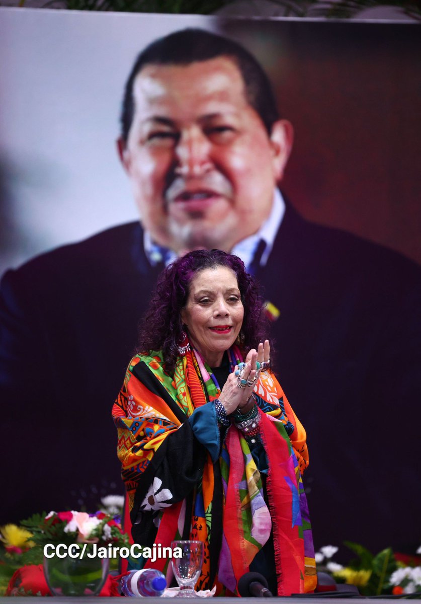 PrensaPopulr's tweet photo. 🇻🇪🇳🇮 Los Copresidentes de Nicaragua, Comandante Daniel Ortega y Compañera Rosario Murillo, encabezaron el acto conmemorativo por el 71 aniversario del natalicio del Comandante Eterno Hugo Chávez Frías, reafirmando los lazos de hermandad y lucha compartida entre las dos naciones✊ https://t.co/N8qqf5bfEn