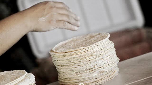ADNQro's tweet image. #Entérate Gobierno federal lanza acuerdo para bajar precio de la tortilla hasta 5% en seis meses

El acuerdo incluye descuentos en maíz y harina, así como beneficios laborales y financieros para las tortillerías adheridas.

👉🏼 adninformativo.mx/gobierno-feder…
