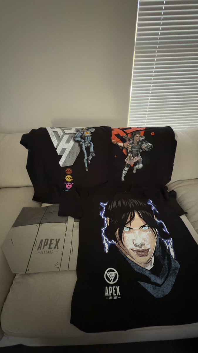 yaboydeeds's tweet image. Huge thank you to @hypland for the amazing apex legends merch! My favorite shirt is the pathfinder one