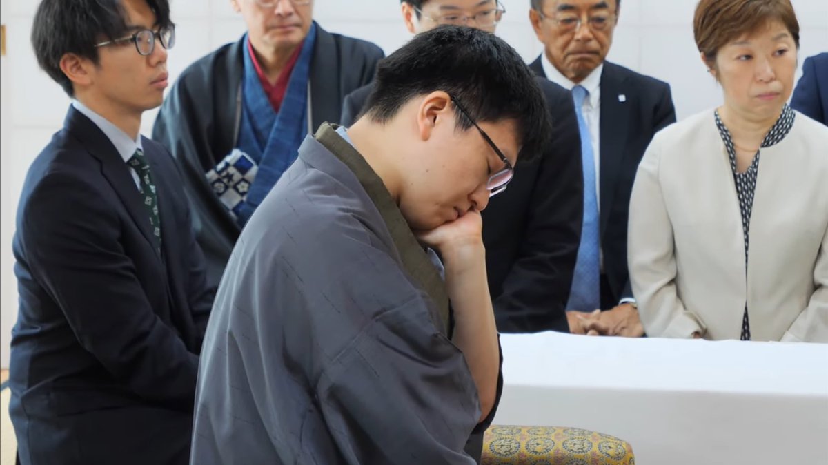 chunichishogi's tweet image. 王位戦第3局が始まりました
【初手】
永瀬拓矢九段 7六歩
藤井聡太王位 3四歩
【王位戦第3局】
youtu.be/mduFS7W4GSU?si…
