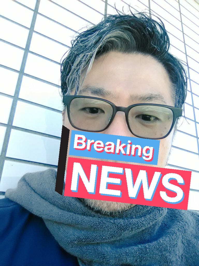 akakirisima812's tweet image. これを...こうじゃ！

今日は大人しいやん寝癖...

#今日の天パ