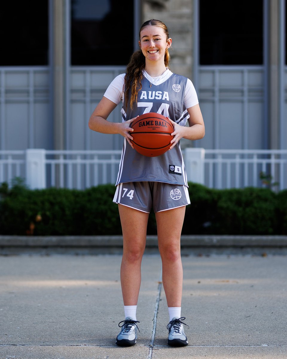 Lilly Short | PG | 5'9" | Class of 2026 – AUSA Australia Team Aidan
A high-IQ guard who leads with confidence and composure. Sees the floor well and makes smart decisions under pressure. Can finish strong through contact and has a solid mid-range game. A true leader on the court