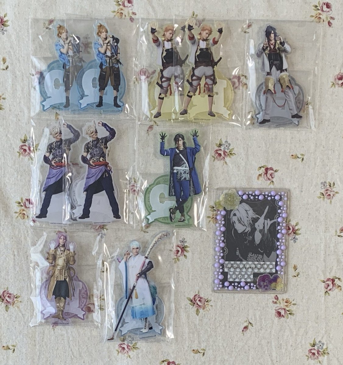 ABwCsVwxfEB7sZ2's tweet photo. <交換 譲渡> 刀ミュ 目出度歌誉花舞 十周年祝賀祭 アクスタ B

譲:浦島 松井 水心子 ソハヤ 大典太 鬼丸 笹貫 蜂須賀 和泉守 巴

求:後家 大般若 村雲1 鶴丸1
or 定価

＊詳細は画像3枚目参照

※本日29日現地お手渡し
〜12時頃まで会場付近、以降は15時頃に戻ります。

よろしくお願いいたします。 https://t.co/xCqd6OH2S3