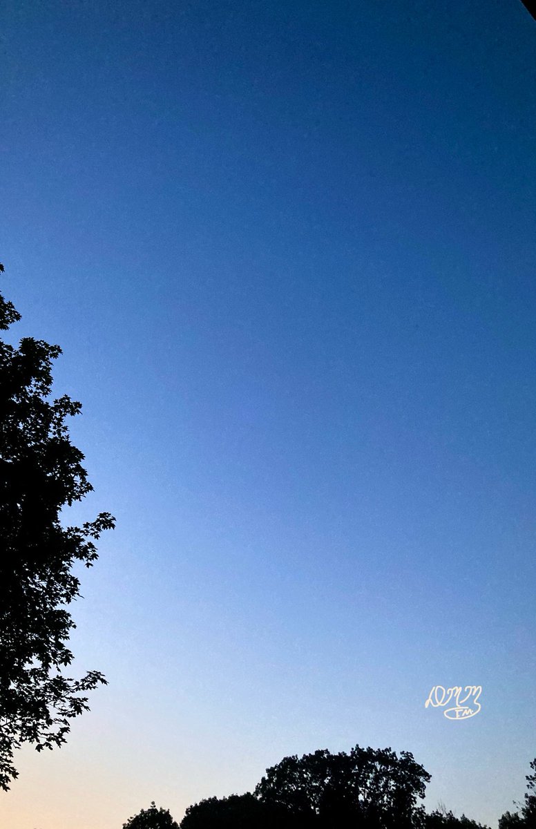 Allone34789's tweet image. The evening sky- shades of night. #NaturePhotography #Monday 
#Naturephotography #dusk
#photography #Photography 
#nature  #Summer #eveningsky
#sky  #outside #seasons #July #naturesbeauty  #skyphotography