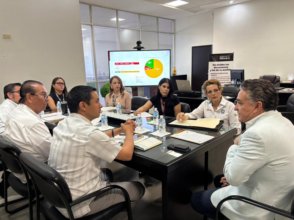 La titular del @IMSSBC, Dra. Desiree Sagarnaga, se reunió con autoridades de salud y el delegado federal Dr. Jesús Ruiz Uribe para coordinar el arranque del programa Salud Casa por Casa 🏠🩺
Una estrategia del <a href="/GobiernoMX/">Gobierno de México</a> para llevar atención médica a las familias de B.C.