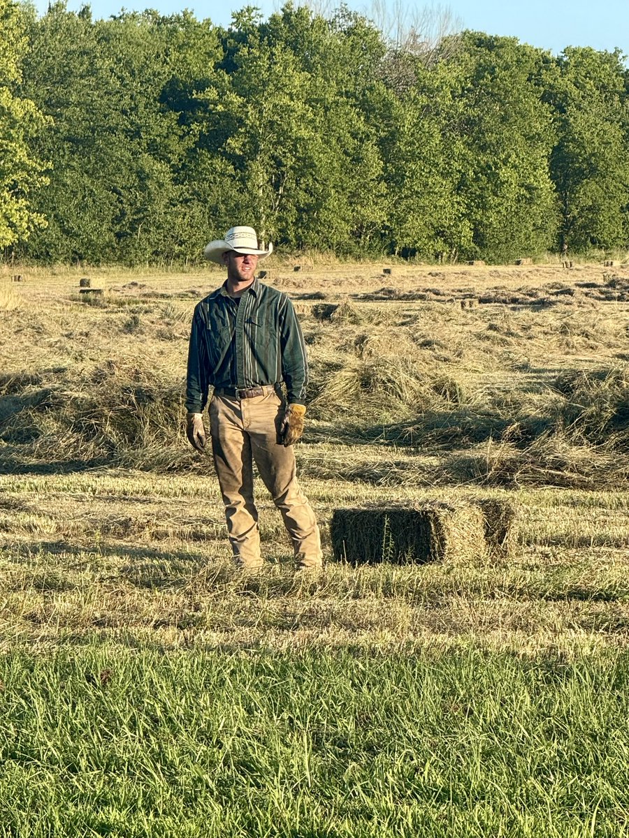 Back home.. 

Farm built strength 💪
