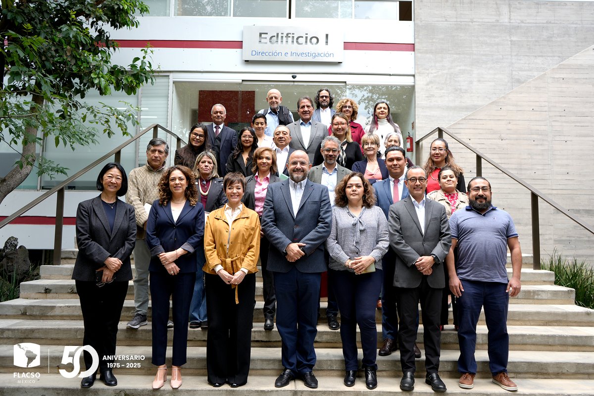 FLACSO México (@flacsomx) on Twitter photo Esta mañana la Dra. Gloria Del Castillo Alemán (<a href="/gcaleman/">Gloria Del Castillo Alemán</a>), Directora General de la #FLACSOMéxico, rindió el Informe de Gestión Institucional del primer semestre de 2025 ante el Comité de Evaluación conformado por el Dr. Ricardo Villanueva Lomelí (<a href="/rvillanueval/">Ricardo Villanueva</a>), Subsecretario de Esta mañana la Dra. Gloria Del Castillo Alemán (<a href="/gcaleman/">Gloria Del Castillo Alemán</a>), Directora General de la #FLACSOMéxico, rindió el Informe de Gestión Institucional del primer semestre de 2025 ante el Comité de Evaluación conformado por el Dr. Ricardo Villanueva Lomelí (<a href="/rvillanueval/">Ricardo Villanueva</a>), Subsecretario de