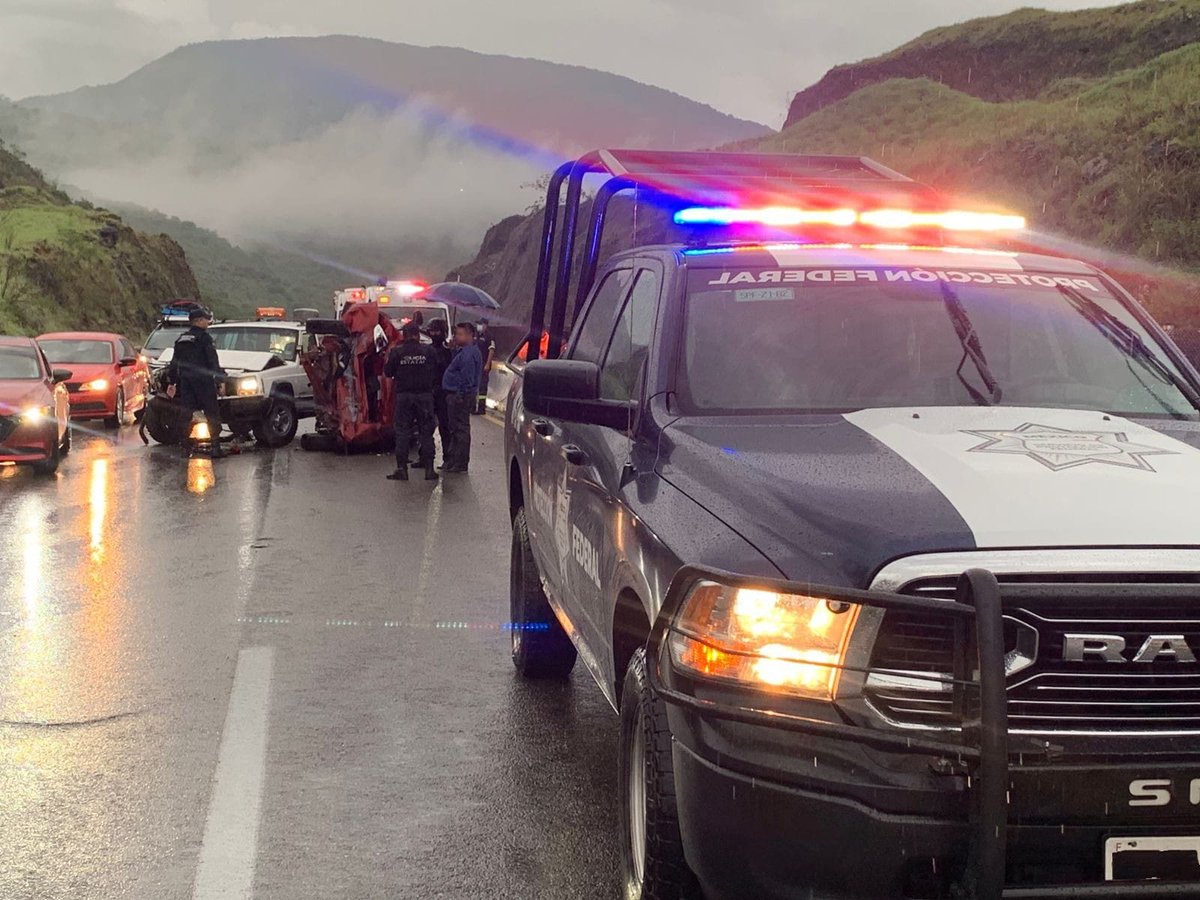 🚨 Dos vehículos protagonizaron un choque sobre la autopista Acapulco-Cuernavaca, a la altura de Palo Blanco.
👮🏽‍♀️🚔Protectores de la Nación acudieron al lugar, solicitaron atención de emergencia y ofrecieron apoyo vial.
#ProtectoresDeLaNación #MásCercaMásSeguros