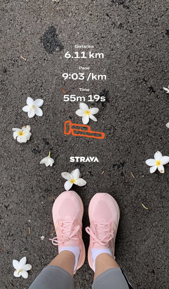 yooyeee's tweet image. มอนิ่งค่ะ
เช้านี้ฝนไม่ตกแล้ววิ่งได้ ฉลองรองเท้าใหม่ด้วย 6 km. 🏃🏻♀️➡️ ลงทุนกับสุขภาพคุ้มสุดๆ (ข้ออ้างซื้อรองเท้าใหม่😁)
ขอให้เป็นวันที่ดี เหตุปะทะต่างๆจบลงด้วยเทอญ เป็นกำลังใจให้เจ้าหน้าที่ทุกฝ่ายค่ะ