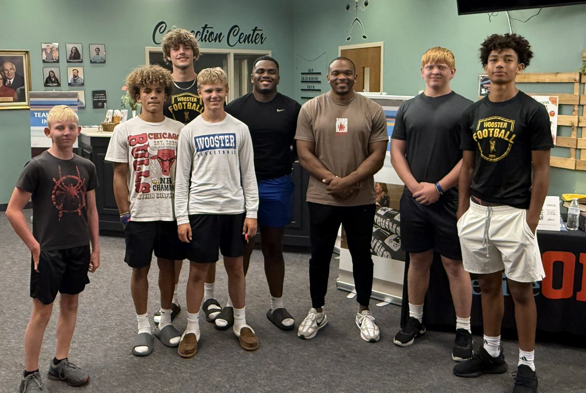 Tonight we had the awesome opportunity to hear from Master Teague, former Ohio State Buckeye and a great example of hard work, faith and perseverance. Some of our guys got to grab a picture with him afterward!