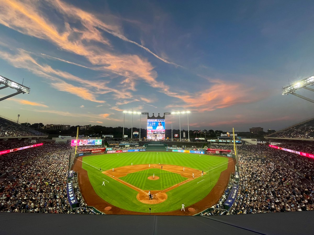 anne__rogers's tweet image. Baseball sky is unreal tonight